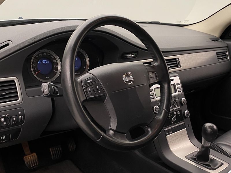 Volvo XC70 D5 AWD MOMENTUM - fotka 18 z 36