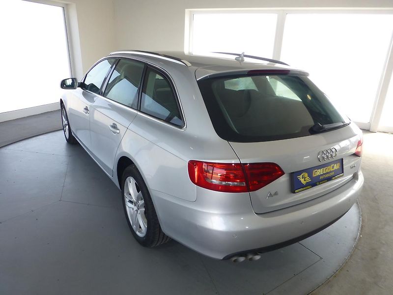 Audi A4 (2011) 2,0TDI*ALU**PARK.S***NAVIGACE - fotka 7 z 27