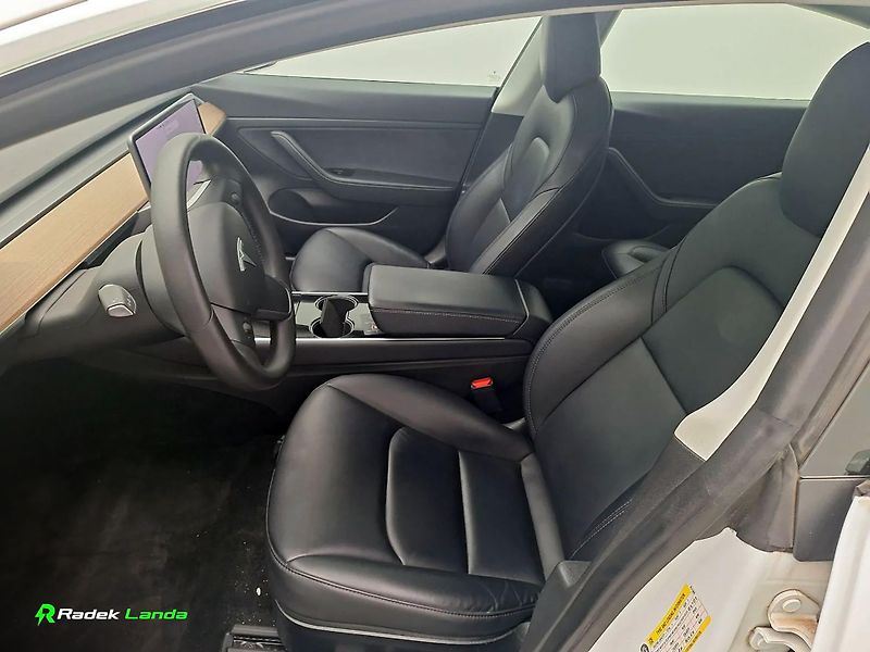 Tesla Model 3 (2020) Standard Range Plus | 225 kW - fotka 6 z 9
