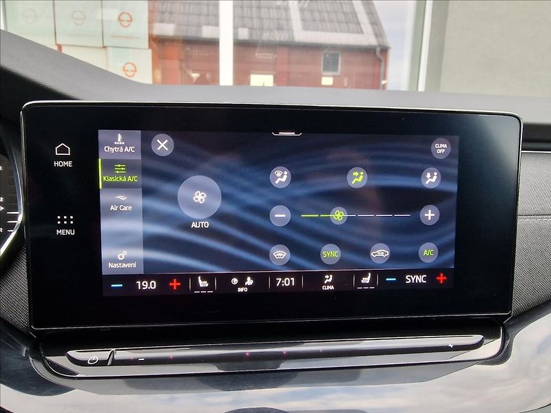 Škoda Octavia 2.0TDI Style, původ ČR,1.Maj. - fotka 35 z 50
