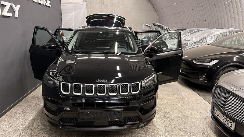 Jeep Compass (2021) 1.3i 4x4,PHEV,50km dojezd - fotka 3 z 51