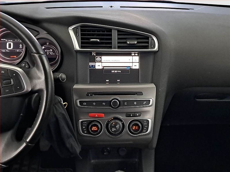 Citroën C4 (2017) 1.6 BlueHDi, Serv.kniha - fotka 12 z 18