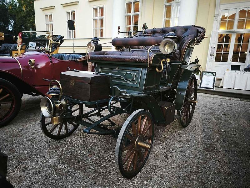 Jako v knize Dědeček automobil si připadali návštěvníci Nového zámku v Kostelci nad Orlicí