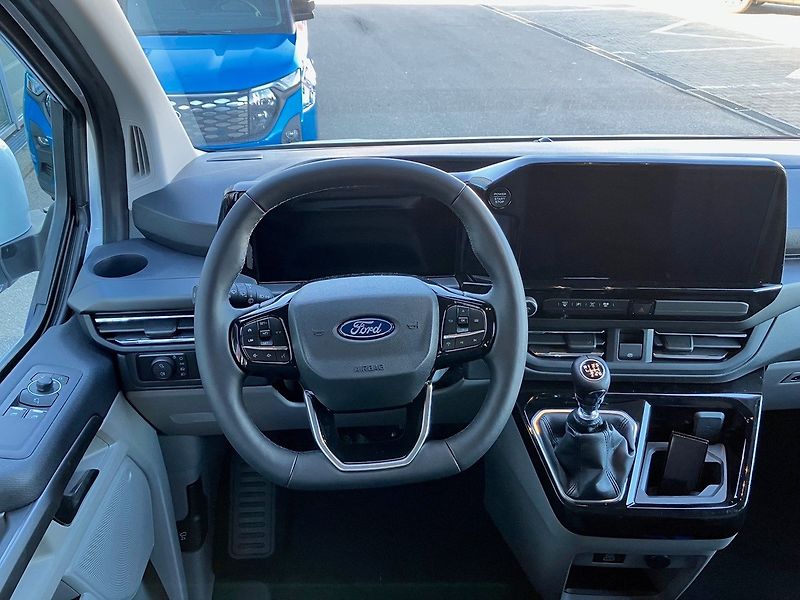 Ford Tourneo Custom (2026) Titanium L2, Tourneo, 2.0 EcoB - fotka 11 z 31