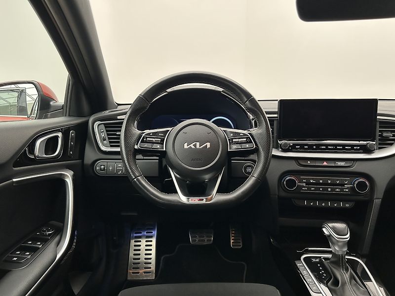 Kia ProCeed 1.5 T-GDi  GT LINE PLUS - fotka 25 z 29