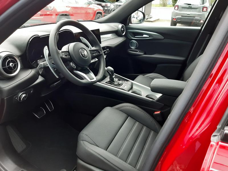 Alfa Romeo Tonale (2023) 1,3 PHEV 280 PS  Veloce - fotka 25 z 48