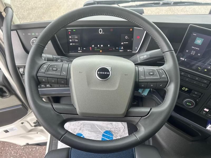 Volvo FH 500 8x4 sklápěč NOVÝ IHNED - fotka 9 z 15
