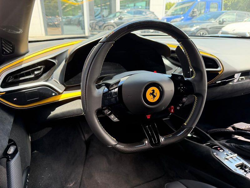 Ferrari 296 GTS (2025) - fotka 11 z 12