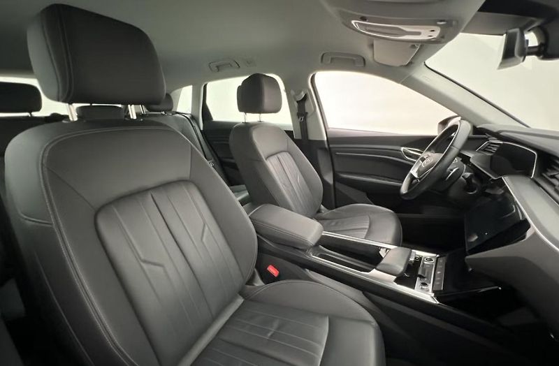Audi Q8 e-tron 50 Q Vzduch. odpružení Kamera - fotka 8 z 32
