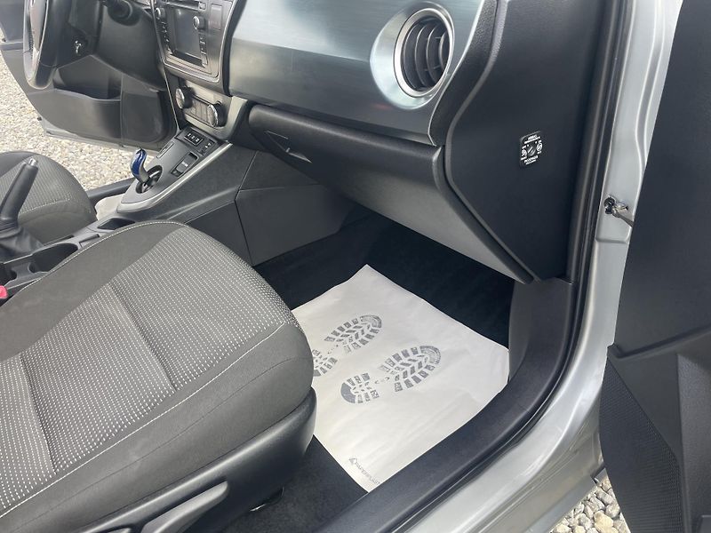 Toyota Auris 1.8i 16v HYBRID AUT SERVIS TOP - fotka 137 z 172