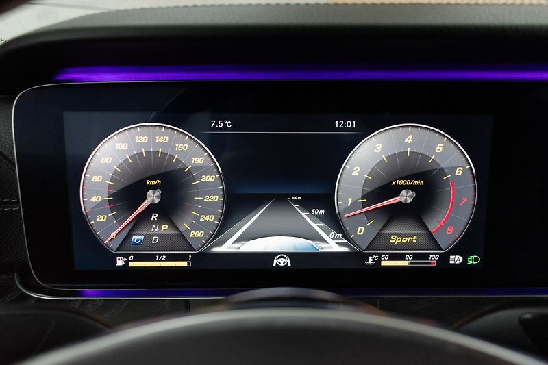 Mercedes-Benz Třídy E E400 AMG*4MATIC*AIRMATIC* - fotka 24 z 36