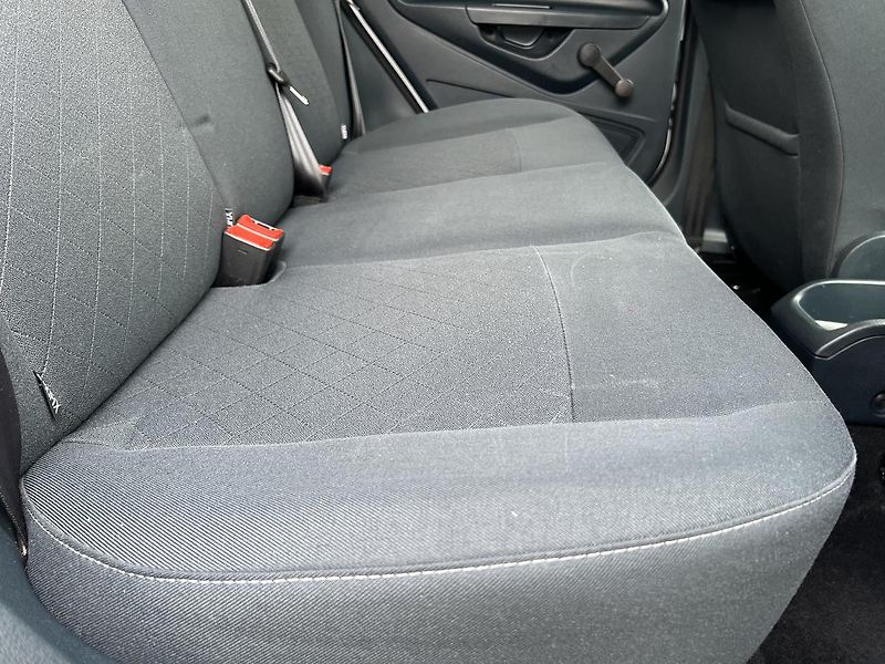 Ford Fiesta 1.25i  ZÁMEK Ř.P. PŮVOD ČR - fotka 25 z 37