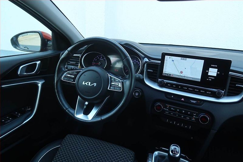 Kia XCeed (2023) Gold 1.5 T-GDI, Serv.kniha - fotka 7 z 25
