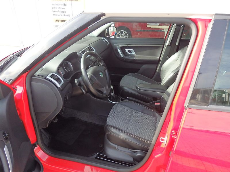 Škoda Fabia 1,4 16V SPORT, DIGI KLIMA, 16´ - fotka 6 z 14
