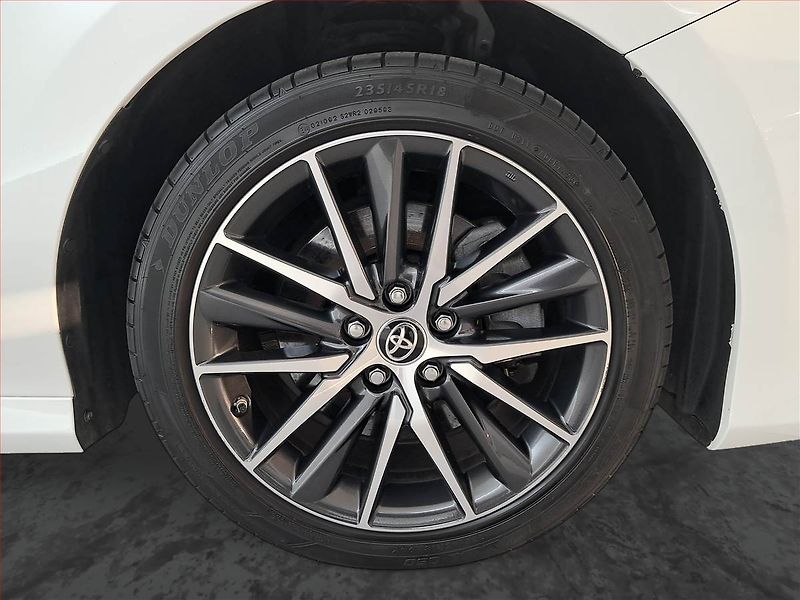 Toyota Camry (2023) Executive 2.5 Hybrid - fotka 15 z 19