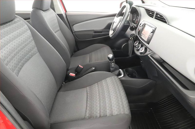 Toyota Yaris (2016) 1.33 Dual VVT-i, Serv.kniha - fotka 7 z 16