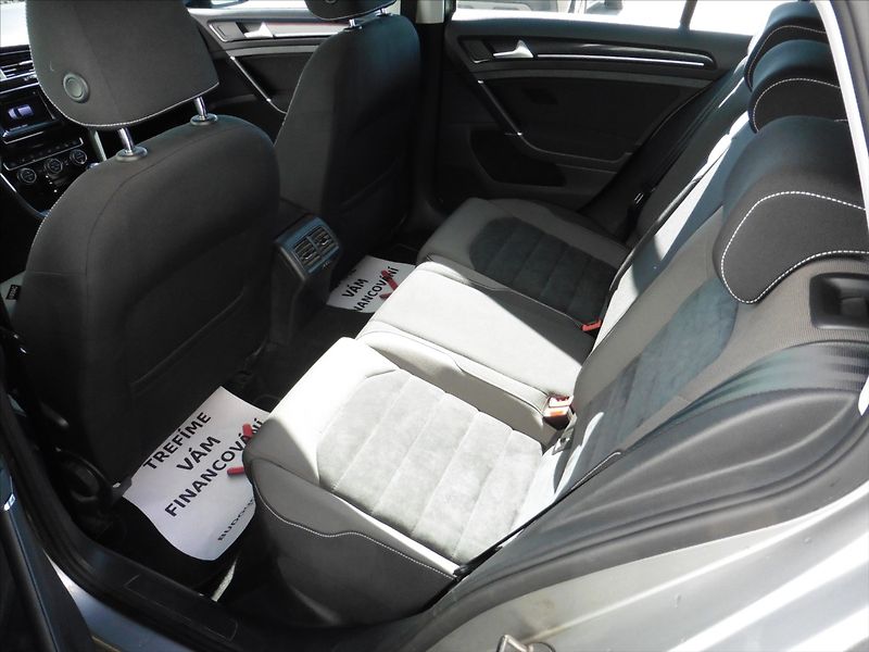 Volkswagen Golf 1.4 TSi Highline 1.maj - fotka 8 z 12