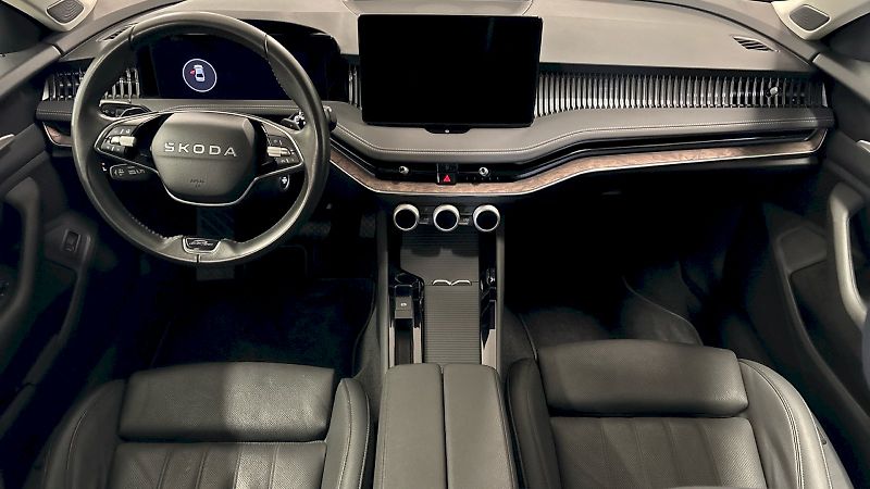 Škoda Superb (2024) Laurin&Klement 2.0 TDI 142kW 4 - fotka 5 z 35