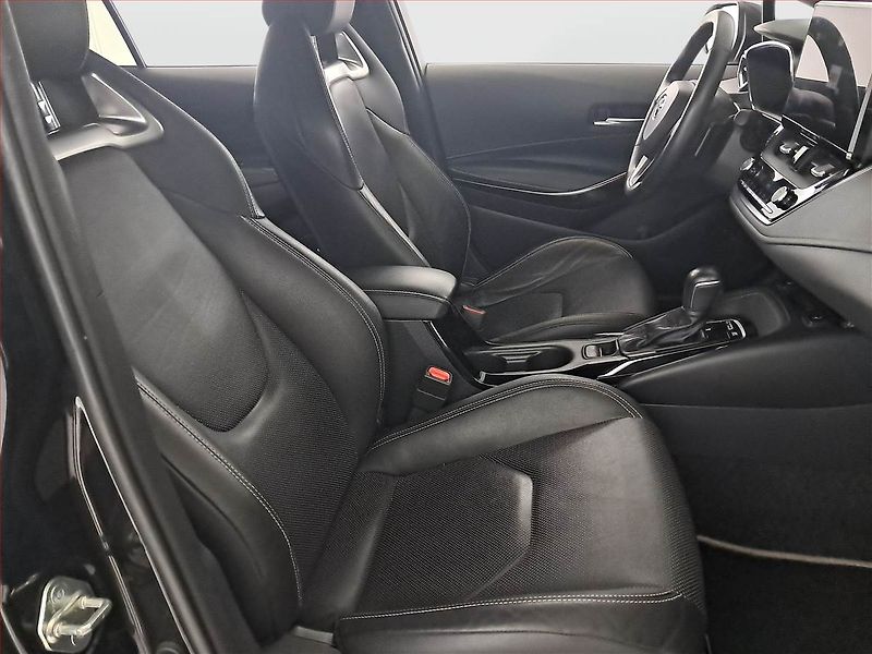 Toyota Corolla (2023) 2.0 Hybrid - fotka 9 z 17