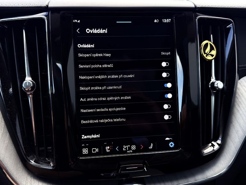 Volvo XC60 T8 AWD RECH.*ULTRA DARK + kola - fotka 41 z 51