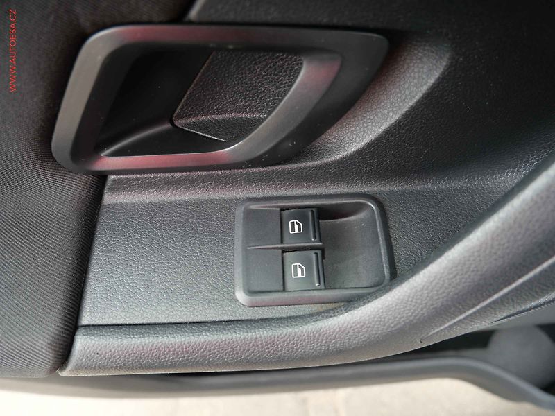 Škoda Fabia (2011) 1.2 TSi, AC, tempo - fotka 12 z 15