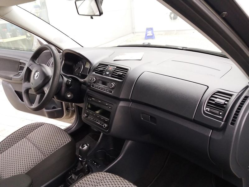 Škoda Fabia 1.2TSi,77kW,DSG,DIG.KLIM,VÝHŘE - fotka 12 z 36