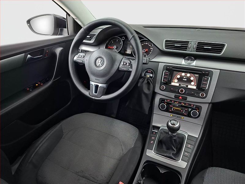 Volkswagen Passat (2011) 1.6 TDI, Tempomat - fotka 7 z 18