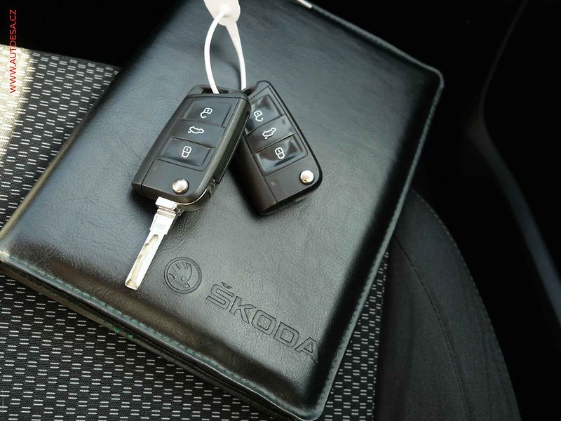 Škoda Octavia (2013) 1.4 TSi, Ambition, panor. - fotka 16 z 16