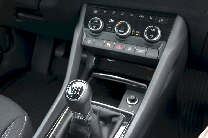 Škoda Karoq (2024) 1.5 TSI 110 kW Selection - fotka 23 z 24