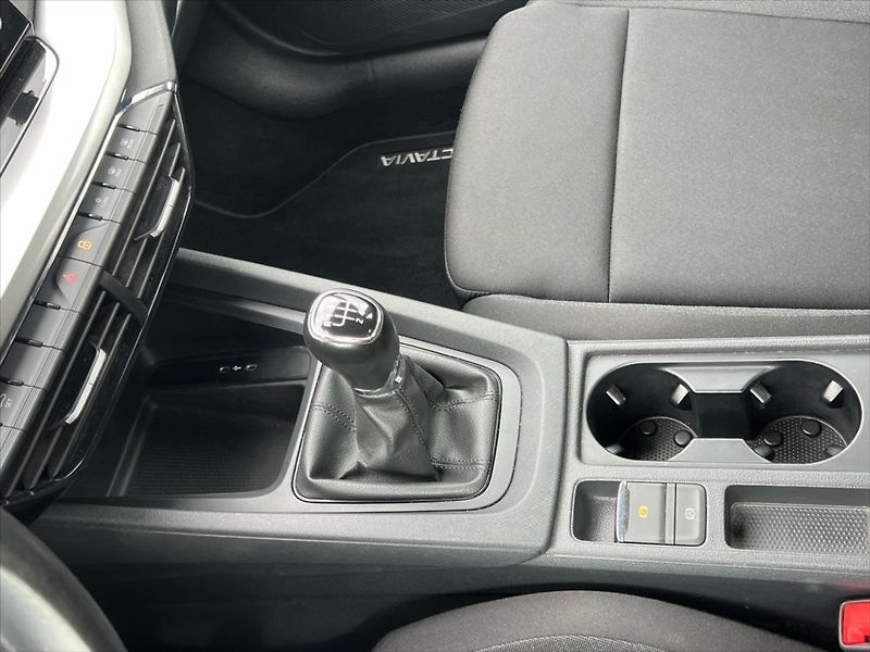 Škoda Octavia 1,5 TSi 110kW ACTIVE PLUS  IV. - fotka 18 z 23