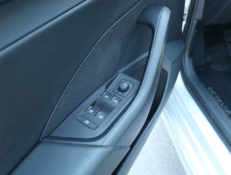 Škoda Octavia (2022) Ambition 2.0 TDI, Serv.kniha - fotka 16 z 18