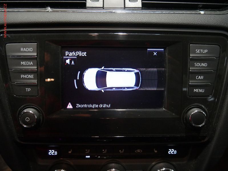 Škoda Octavia (2014) 2.0 TDi, ČR, DSG - fotka 15 z 19