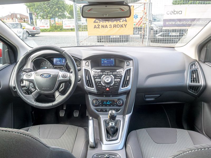 Ford Focus (2012) 1.6i 16V 110KW – VÝBAVA! - fotka 12 z 46