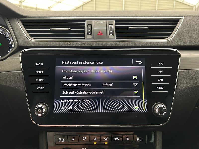 Škoda Superb 2.0 TDI Style Plus - fotka 15 z 27