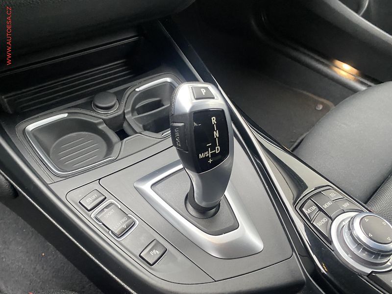 BMW Řada 1 (2015) 1.5i 118i, Sport Line, AT - fotka 16 z 20