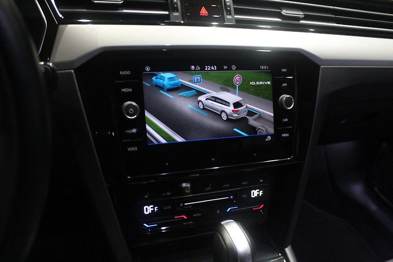 Volkswagen Passat (2023) 110kW, Tažné, Nezávislé topení - fotka 33 z 34