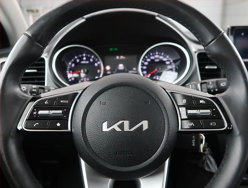Kia Ceed (2024) 1.5 T-GDI - fotka 15 z 22