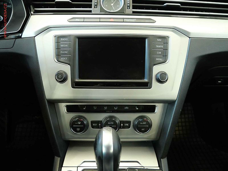 Volkswagen Passat (2015) 2.0 TDi, Comfortline, DSG - fotka 13 z 20