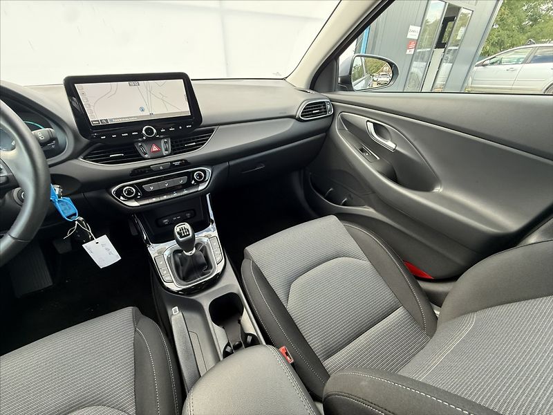 Hyundai i30 1,5 T-GDI 103kW Family - fotka 19 z 23
