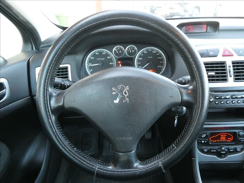 Peugeot 307 1,6 16V 80kW SW 7.míst,PANORAM - fotka 21 z 36