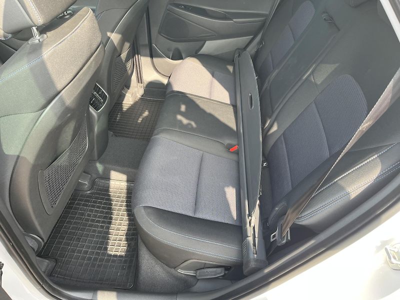 Hyundai Tucson 2.0 CRDi 4x4 ČR - fotka 11 z 33