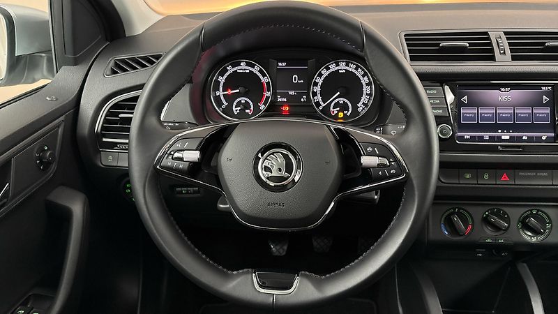 Škoda Fabia 1.0 TSI Ambition Combi - fotka 9 z 23