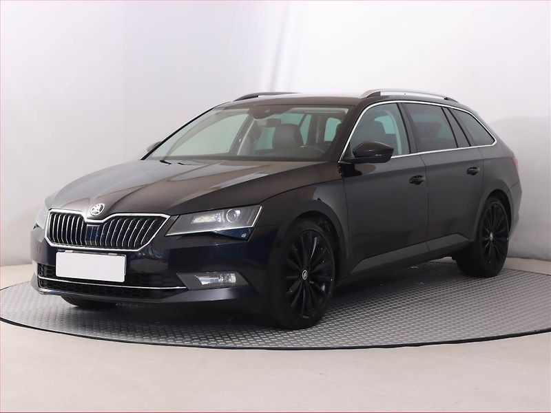 Škoda Superb (2017) 2.0 TDI, Automat, Kůže, Navi - fotka 2 z 21