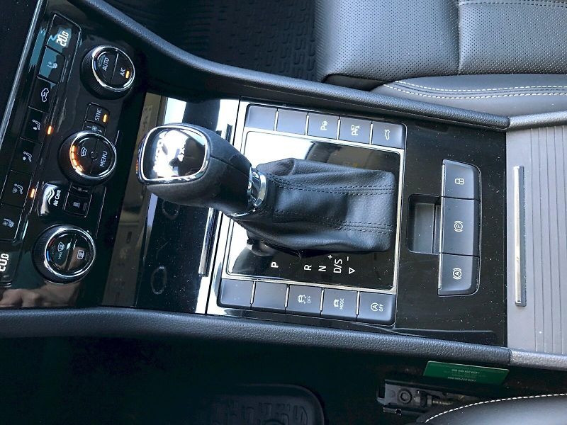 Škoda Superb (2023) COM GRT L K 4X4 TD 140/2.0 A7A - fotka 28 z 28