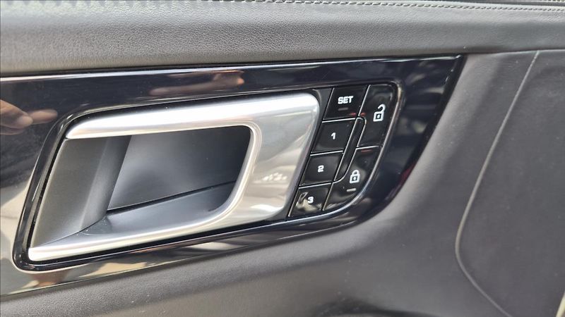Porsche Cayenne 3,0 E-Hybrid 250Kw DPH coupe - fotka 20 z 29