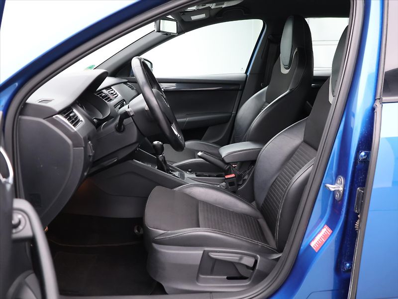 Škoda Octavia 2,0 TDI 135kW RS CR Aut.klima - fotka 10 z 28