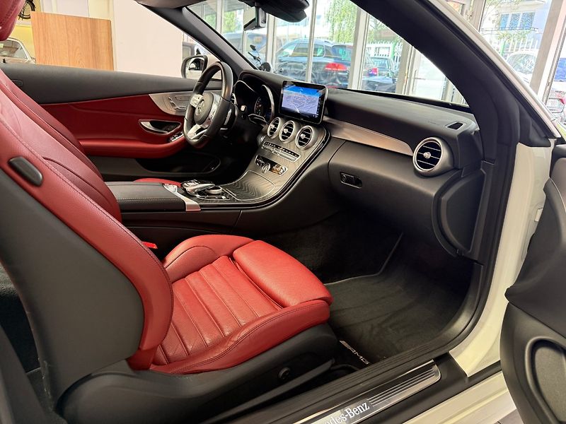 Mercedes-Benz Třídy C (2020) 300d AMG 180 kW - fotka 14 z 33