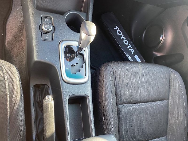 Toyota Hilux 2,8 Diesel 6AT Executive - fotka 23 z 24