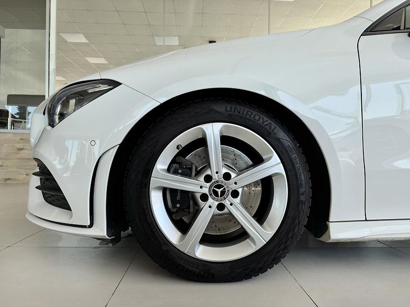 Mercedes-Benz CLA 200 Aut 120kW*AMG*MAX.VÝB*360K - fotka 34 z 36