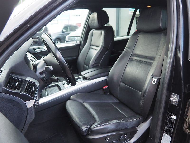 BMW X5 (2011) 3.0d 180 kW, xDrive - fotka 10 z 39